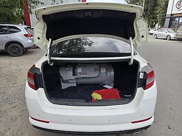 Продажа авто: Kia K5: 2011 г., 2 л, Газ, Седан — 7