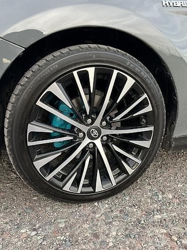 машина в идеальном состоянии: Toyota Camry: 2019 г., 2.5 л, Вариатор, Гибрид, Седан — 8