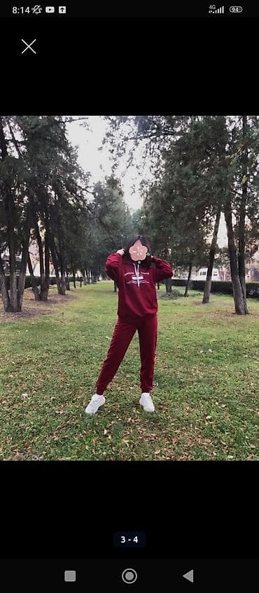 Плащи: Женский спортивный костюм бордового цвета - Комплект из худи и брюк — 1