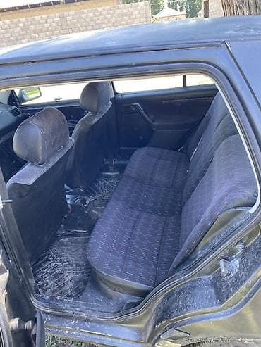 Унаа: Volkswagen Golf: 1993 г., 1.6 л, Кол менен иштөөчү, Бензин, Хетчбек — 7