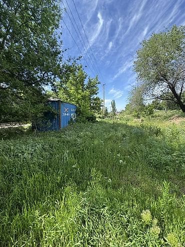 Үйлөр: ✨ Продаётся дом в с. Сокулук ✨ 🏡 Характеристики: • Участок - 6 соток — 3