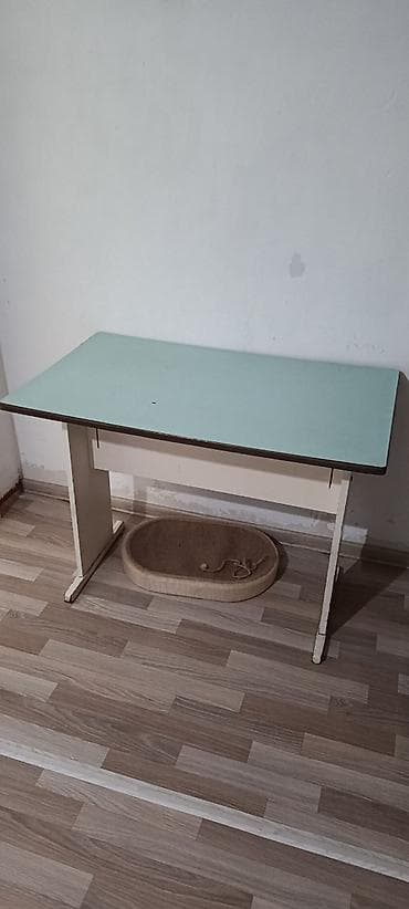 нержавейки стол: Продается стол. 500 сом. Состояние хорошее, крепкий не шатается — 1