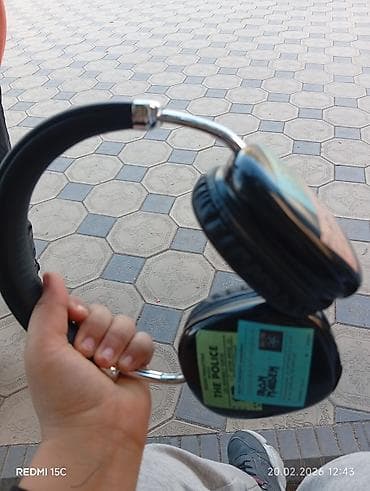 колонка фит: Беспроводные накладные наушники - Форм-фактор: полноразмерные — 1