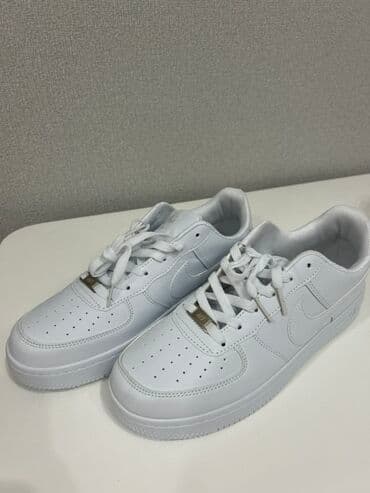 Белые кроссовки Nike Air Force 1 Low (классическая “Triple White”)