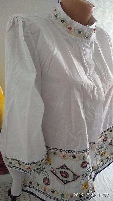 Пончо: Шикарная блузка,новая но без этикетки, с вышивками,р 44/46,дорого — 2