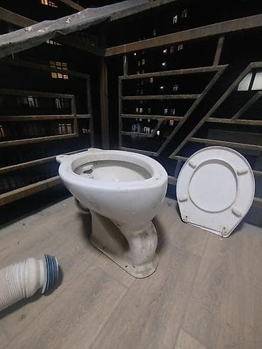 solutions upper: Унитаз Напольный, Б/у, Материал: Фарфор — 1