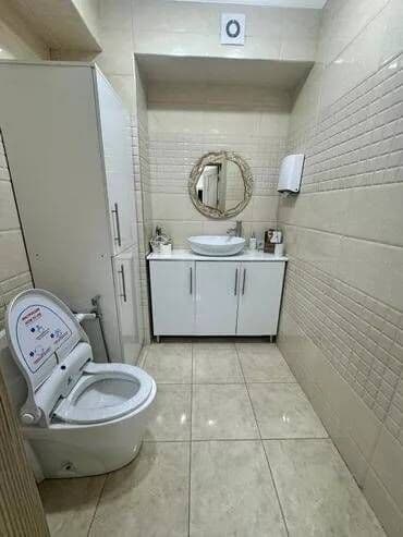 аренда коммерческое помещение: 🏢Комнат: 7 🏘️Микрорайон: 7 м-н 📊Состояние: Евроремонт 📄Документы — 1