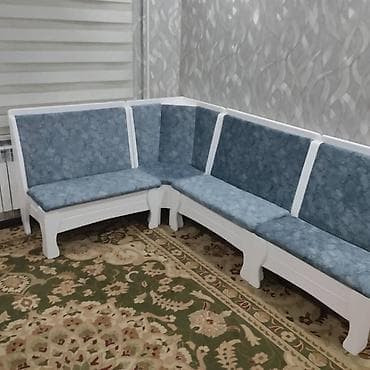 ,жыгач уголок, столутабурети бар,жаңы жасалды