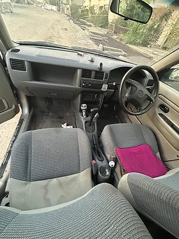 mini v: Mazda Demio: 1998 г., Механика, Хэтчбэк — 3
