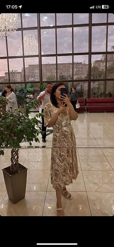 мото кийим: Кече көйнөгү, Узун модель, Жеңдери менен, M — 1