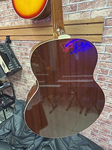 jumbo: Gibson J-200 – легендарная акустическая джамбо-гитара. Основные — 2