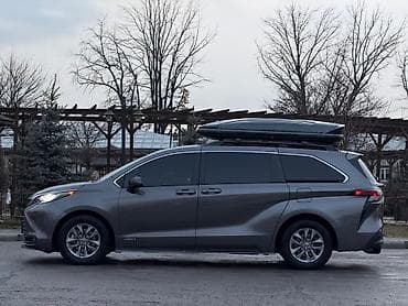 camry 2017: Toyota Sienna: 2021 г., 2.5 л, Гибрид, Минивэн — 3