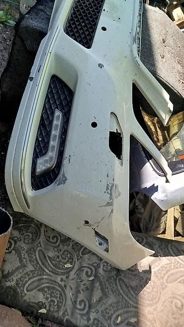 Автозапчасти: Передний и задний бампера для автомобиля (белые).w112 под рестоврацию — 2