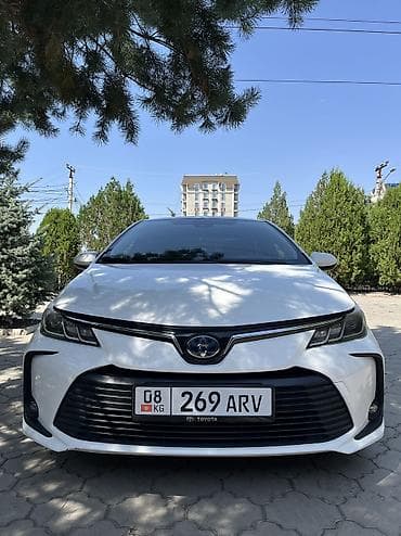 Toyota Corolla: 2019 г., 1.8 л, Вариатор, Гибрид, Седан