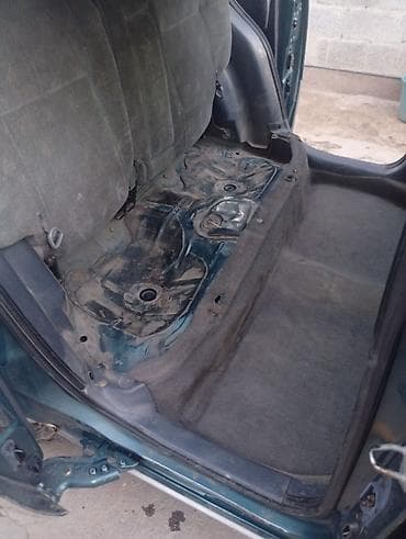 топливный бак: Toyota Raum: 1997 г., 1.5 л, Автомат, Бензин, Хэтчбэк — 9