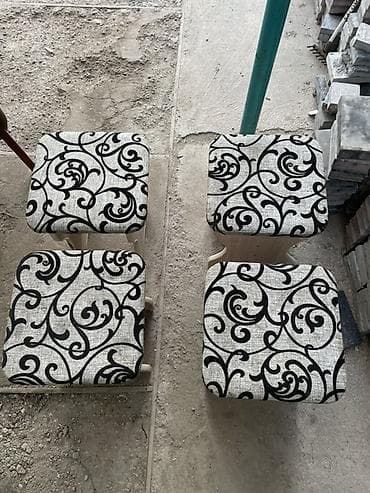 цветные барные стулья: Табуретка, Б/у, Дерево, Не раскладной — 1