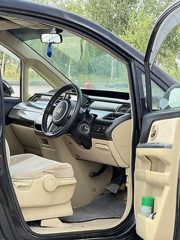 панель на cefiro: Honda Stepwgn: 2005 г., 2 л, Автомат, Бензин, Минивэн — 8