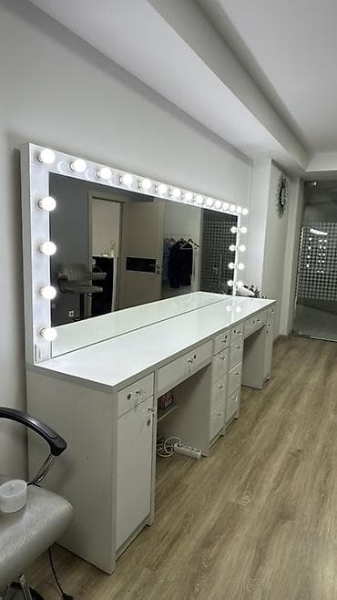 зеркала для макияжа: Освободится 30 апреля! Гримерный стол с большим зеркалом и подсветкой — 2