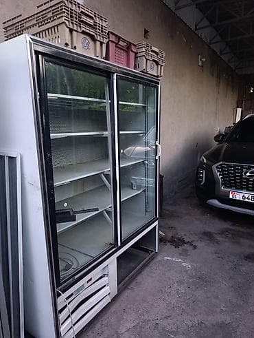 Холодильное оборудование: Торговые холодильные витрины с остеклением - Две модели: одна — 1