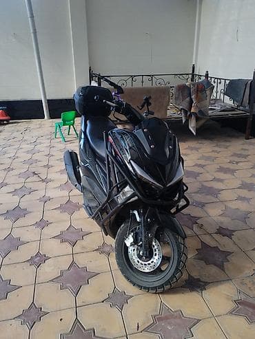 бензиновый скутер: Тип скутера 150 куб. см, Бензин, Б/у — 1