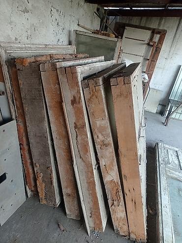 construction work: Старые деревянные оконные рамы и двери с остеклением. Состав: - — 1