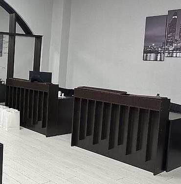 Низкие перегородки из ЛДСП, темный венге. Для зонирования офиса, для at lalafo.kg Низкие перегородки из ЛДСП, темный венге. Для зонирования офиса, для