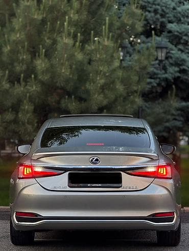 экономичный авто: Lexus ES: 2019 г., 2.5 л, Автомат, Гибрид, Седан — 7