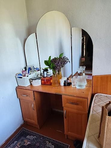 Спальные гарнитуры: Спальный гарнитур в стиле «бук/вишня» (ЛДСП) Состав: - Трёхстворчатый — 1