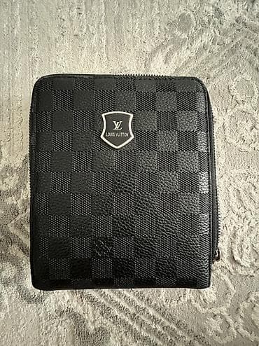 сумка луи виттон: Барсетка, Louis Vuitton, Застежка на молнии, Множество карманов, Разделенные отделения, Б/у — 1