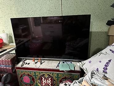55: Телевизор с большим экраном (ориентировочно 55–65"), тонкие рамки — 3