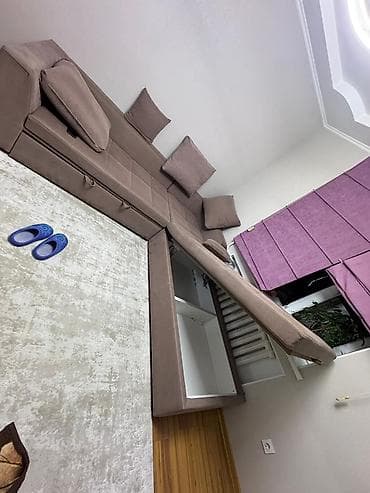 диваны столы: Продаю диван с подушками. Состояние отличное. Размер 2.75*2.75 — 1