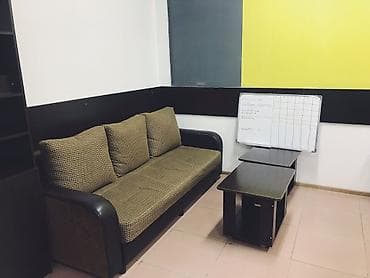 сдаю парикмахерский: Сдаю Аренда офисов, 35 м², В торговом центре, 1 линия — 8