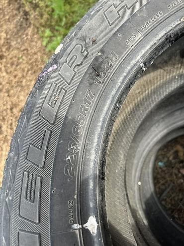 55: Комплект автомобильных шин R17. - Размеры на боковине: 215/55 R17 98V — 5