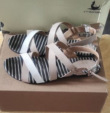 шлепка: Босоножки б/у на низкой подошве универсального цвета. Тканевая основа — 2