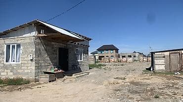 Недвижимость: Дом из шлакоблока на участке. - Одноэтажный жилой дом: прямоугольная — 1