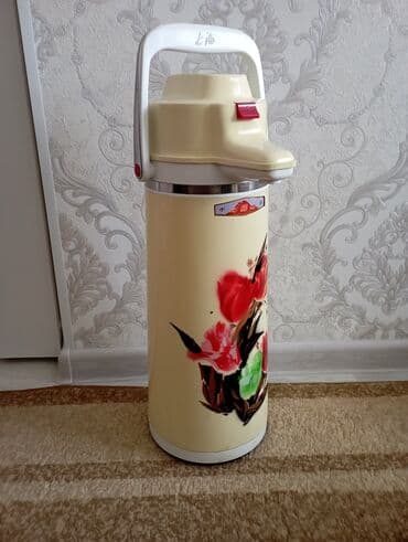 Термос‑помпа (термос с насосом) для напитков. - Объем: примерно 3 л