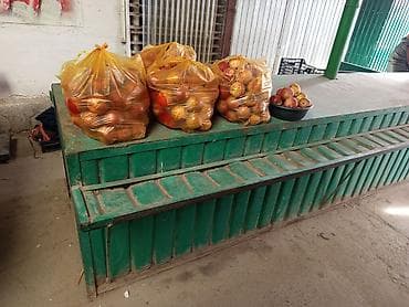 Торговое оборудование: Продавецкий прилавок/торговая стойка для рынка. - Материал: металл — 5