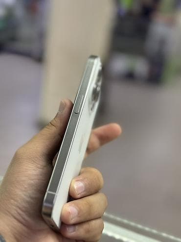 ipad 8th generation: IPhone 15 Pro, Белый — 2