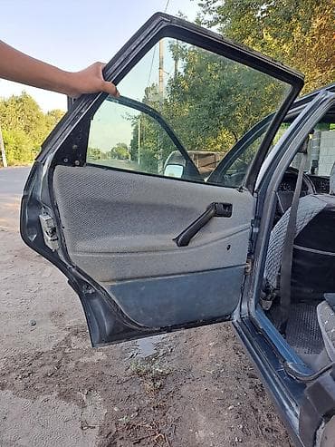 Унаа сатуу: Volkswagen Passat: 1988 г., 1.8 л, Кол менен иштөөчү, Бензин, Седан — 6