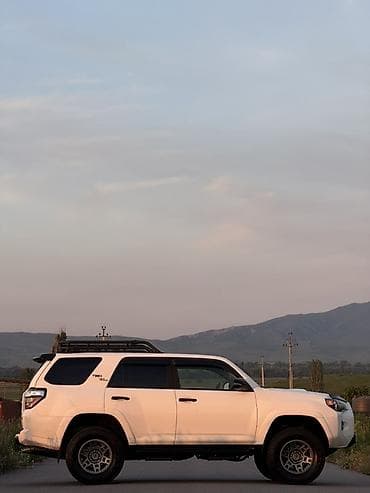 бампер на 4runner: Toyota 4Runner: 2021 г., 4 л, Автомат, Бензин, Внедорожник — 5