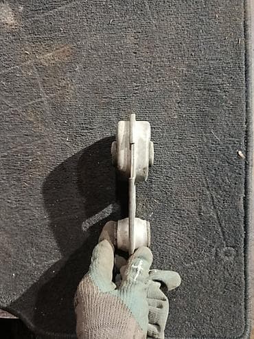 Детали двигателя и моторы в сборе: Подушка мотора Renault 2018 г. — 2