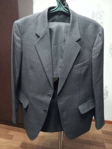 срочно в связи с переездом: Продам два мужских костюма
размер 50
Состояние отличное — 1