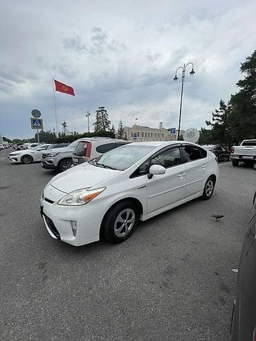 e2 byd: Toyota Prius: 2012 г., Гибрид, Хэтчбэк — 6