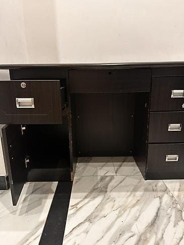 столы офисные в аренду: Офисный стол, Б/у, Нерегулируемый, цвет - Коричневый, Прямоугольный, ЛДСП, Самовывоз — 2