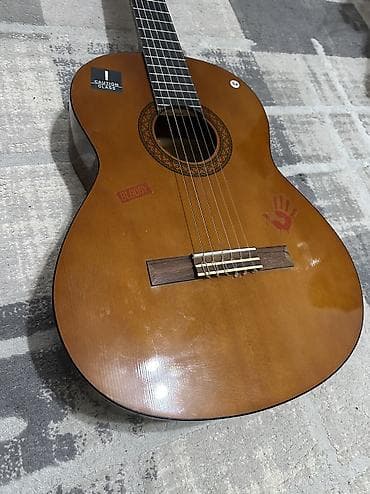 Продажа акустической гитары Yamaha модели C40 в нормальном состоянии — 1