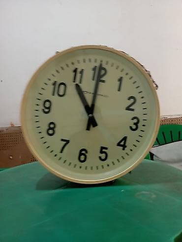 ковролин детский: Большие настенные/подвесные часы промышленного типа. - Диаметр — 1