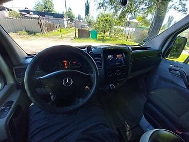 Жеңил жүк ташуучу унаа, Mercedes-Benz — 8