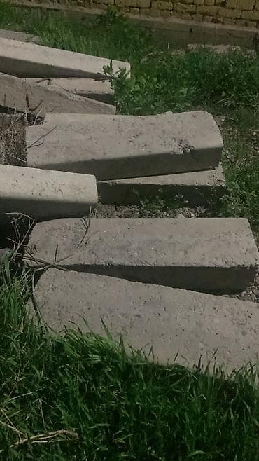 длиная: Бетонные бордюрные камни - Материал: тяжелый бетон. - Форма — 2