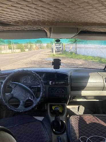 авто кроссовер: Volkswagen Vento: 1994 г., Газ — 6