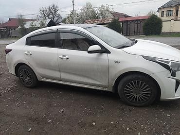 дама в канте: Kia Rio: 2020 г., Седан — 3